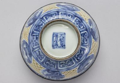 图片[3]-Bowl with flowers and birds decoration and panels of openwork in underglaze blue, Ming dynasty, Wanli reign (1573-1620)-China Archive